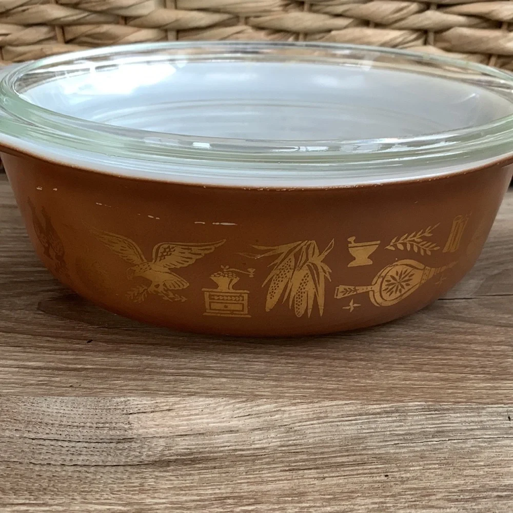 Vintage PYREX Early American 1 1/2 Qt Oval Casserole & 043 Lid Brown Gold Eagle